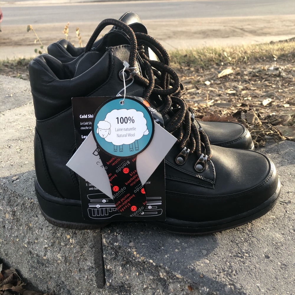 NWT BLONDO BOOTS
